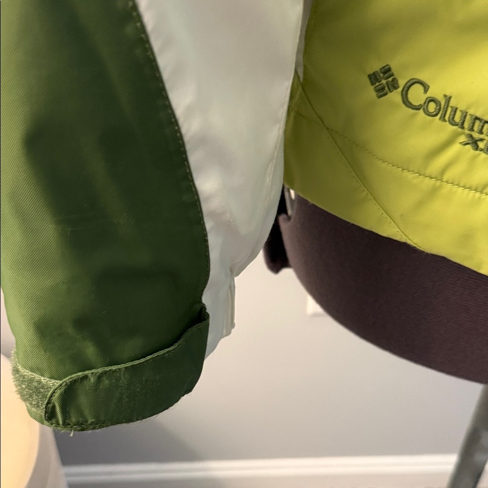 Columbia Lime and White Ski Jacket - Picture 6 of 16